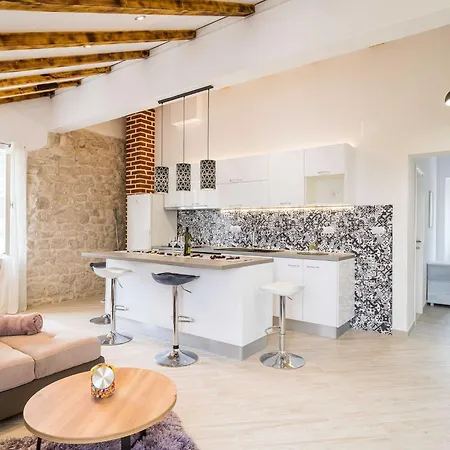 Ro-ma - Three Bedroom With Terrace And Sea View Vila