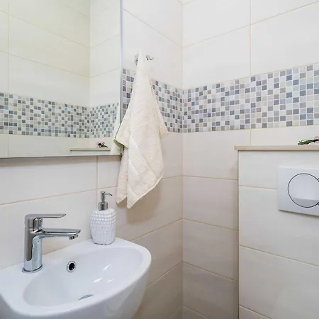 Ro-ma - Three Bedroom With Terrace And Sea View