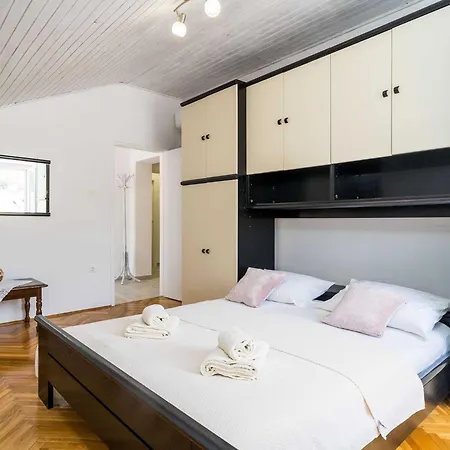 Ro-ma - Three Bedroom With Terrace And Sea View Vila