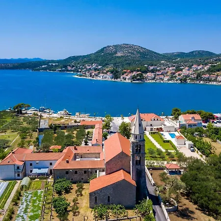 Ro-ma - Three Bedroom With Terrace And Sea View *