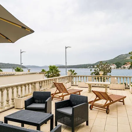 빌라 Ro-ma - Three Bedroom With Terrace And Sea View *