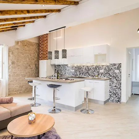 Ro-ma - Three Bedroom With Terrace And Sea View Vila