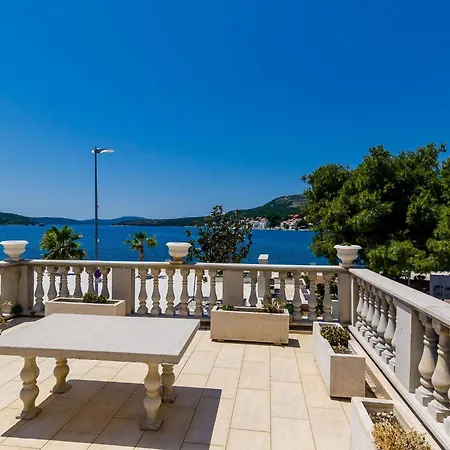 Ro-ma - Three Bedroom With Terrace And Sea View Vila *