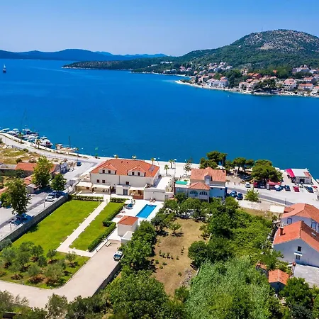 Ro-ma - Three Bedroom With Terrace And Sea View *