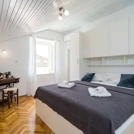 Ro-ma - Three Bedroom With Terrace And Sea View * Slano