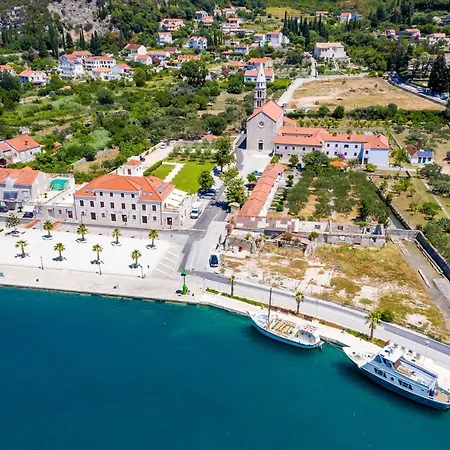 Ro-ma - Three Bedroom With Terrace And Sea View