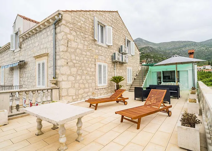 Ro-ma - Three Bedroom With Terrace And Sea View