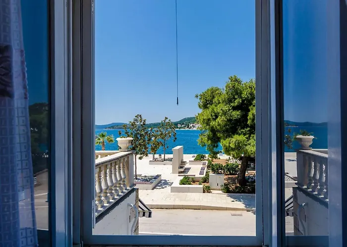 Ro-ma - Three Bedroom With Terrace And Sea View *