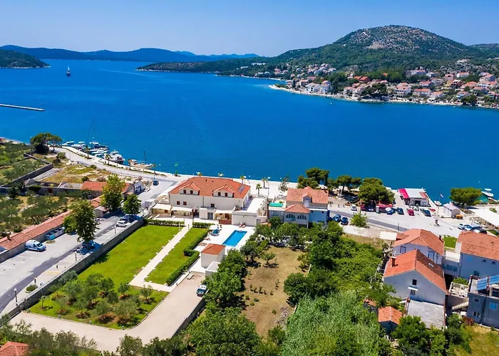 Ro-ma - Three Bedroom With Terrace And Sea View *